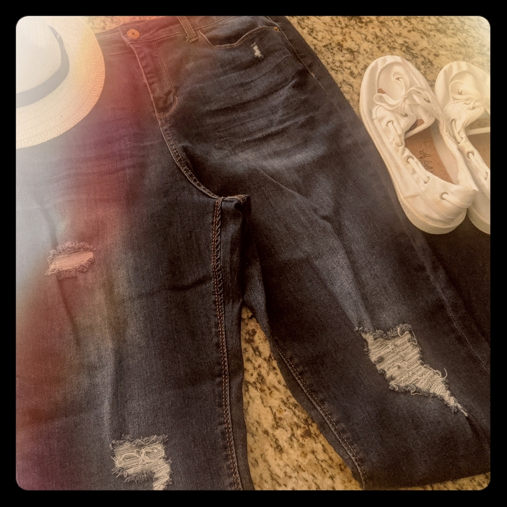 NWOT Vanilla Star Distressed Skinny Jeans